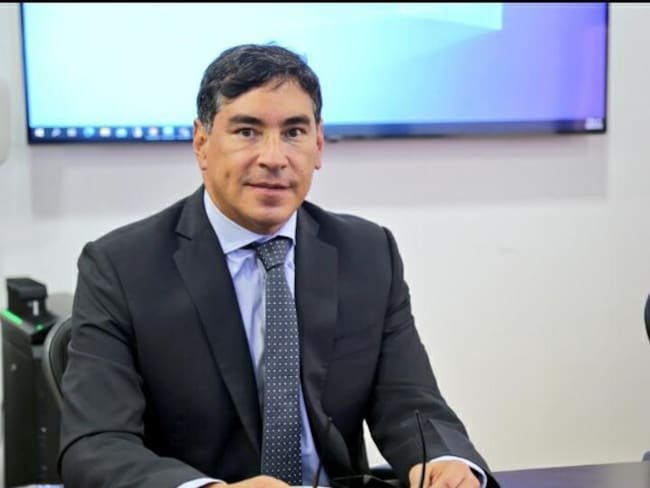 VIOLENTO ATAQUE CONTRA EL MAGISTRADO DEL CNE ÁLVARO H. PRADA, EJECUTADO POR UNA DECENA DE HOMBRES ARMADOS EN EL NORTE DE BOGOTÁ