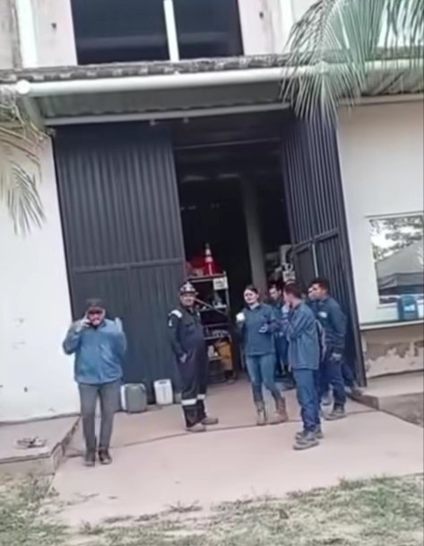 EMPRESARIO SE ENFURECE CON TRABAJADORES POR USO DE CELULARES DURANTE EL TURNO LABORAL
