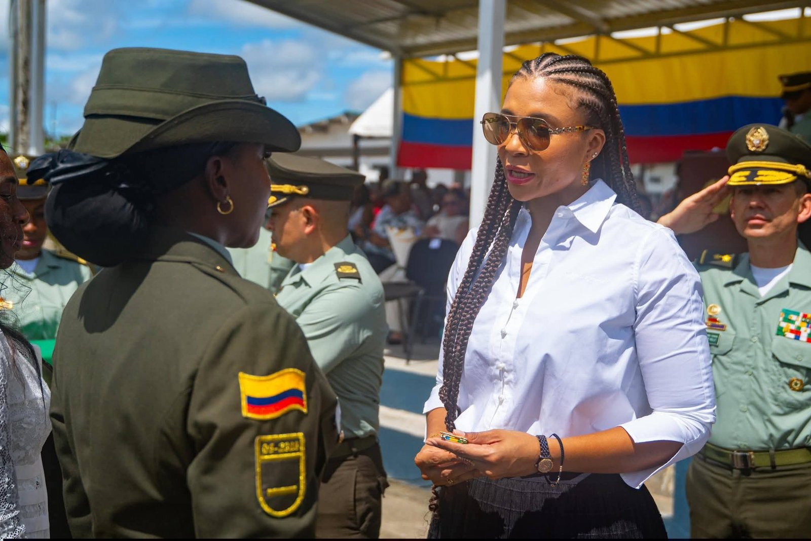 👮🏾‍♂️🇨🇴 La mandataria del departamento del Chocó, Nubia Carolina Córdoba Curi, estuvo presente junto a 39 miembros de la fuerza