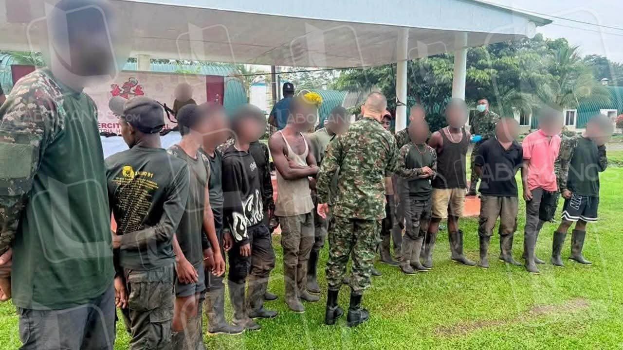 🚨 COMUNICADO: 26 personas presuntamente vinculadas a disidencias de las FARC se entregan voluntariamente al Ejército Nacional en Nariño