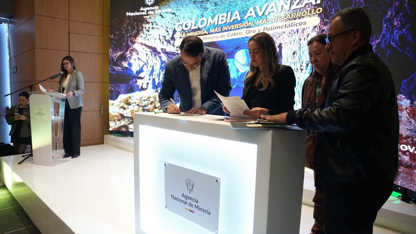 El Chocó recibe seis títulos mineros en jornada nacional de formalización liderada por la ANM.